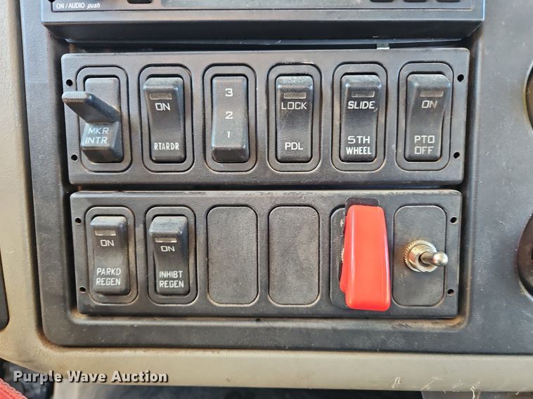 image for item NZ9048 2009 International TranStar 8500  semi truck