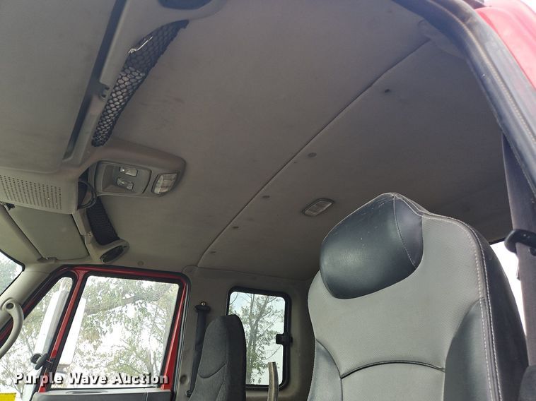 image for item NZ9048 2009 International TranStar 8500  semi truck