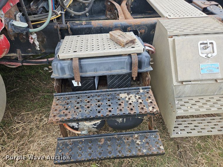 image for item NZ9048 2009 International TranStar 8500  semi truck