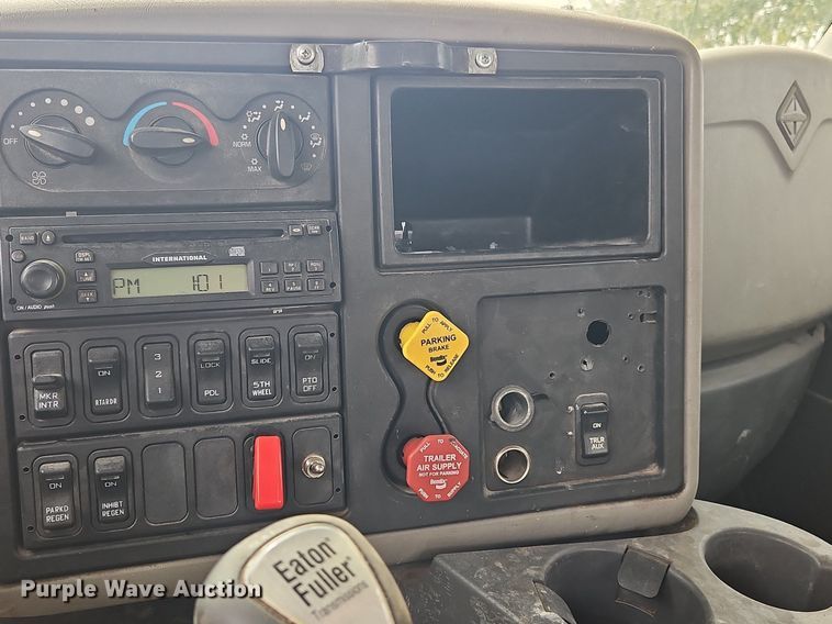 image for item NZ9048 2009 International TranStar 8500  semi truck