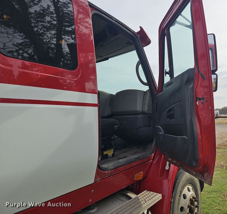 image for item NZ9048 2009 International TranStar 8500  semi truck