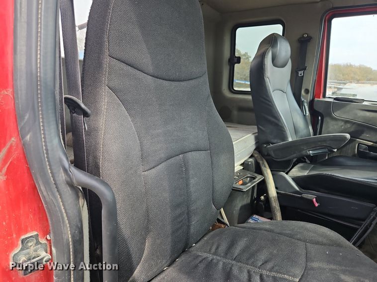 image for item NZ9048 2009 International TranStar 8500  semi truck