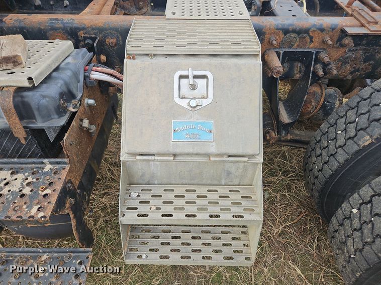 image for item NZ9048 2009 International TranStar 8500  semi truck