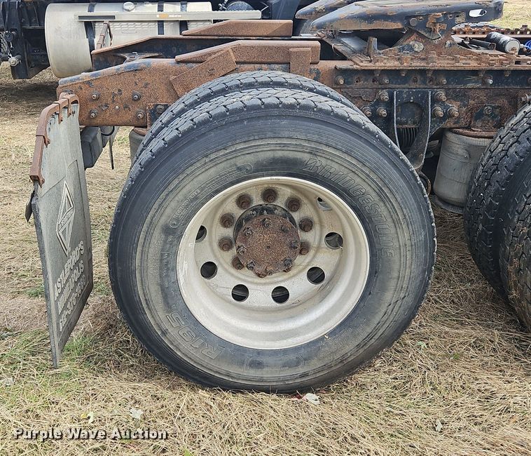 image for item NZ9048 2009 International TranStar 8500  semi truck