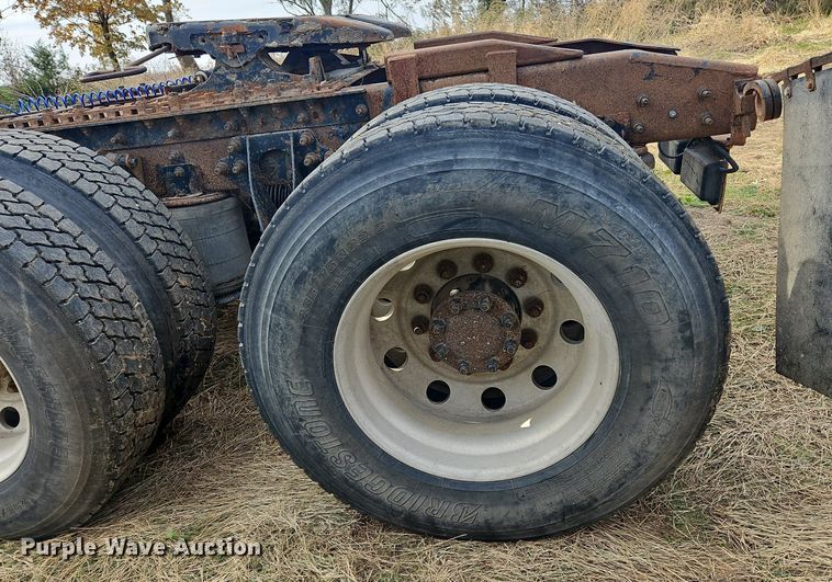 image for item NZ9048 2009 International TranStar 8500  semi truck