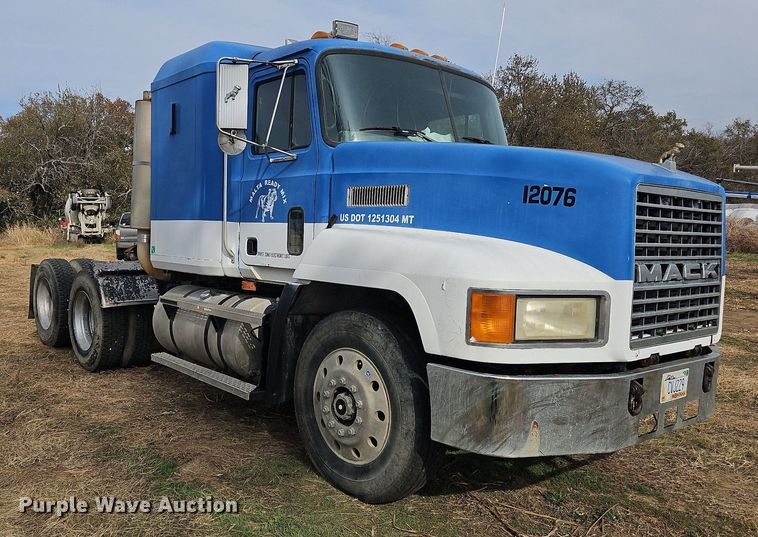 image for item NZ9049 1998 Mack CH613  semi truck
