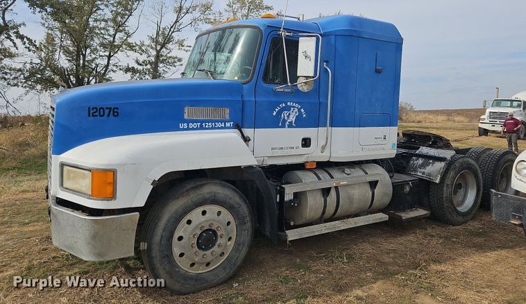 image for item NZ9049 1998 Mack CH613  semi truck