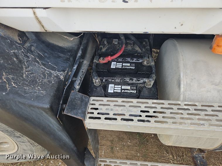 image for item NZ9049 1998 Mack CH613  semi truck