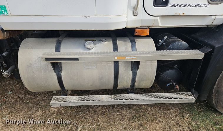 image for item NZ9049 1998 Mack CH613  semi truck