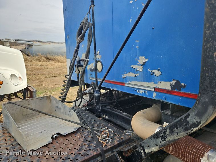 image for item NZ9049 1998 Mack CH613  semi truck