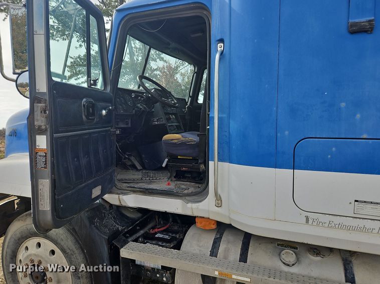 image for item NZ9049 1998 Mack CH613  semi truck