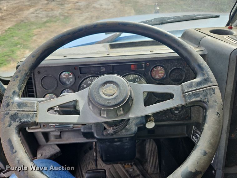 image for item NZ9049 1998 Mack CH613  semi truck
