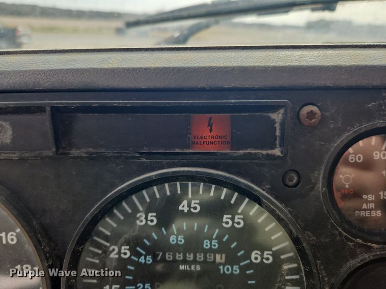 image for item NZ9049 1998 Mack CH613  semi truck