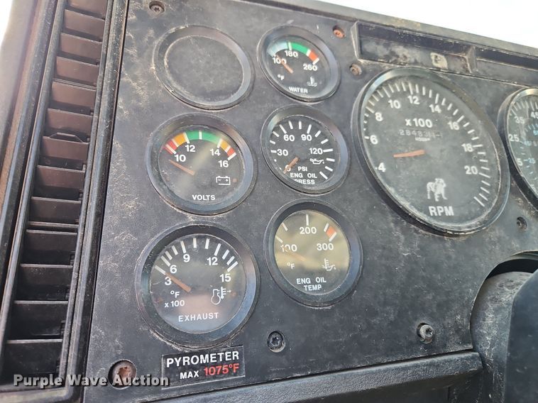 image for item NZ9049 1998 Mack CH613  semi truck