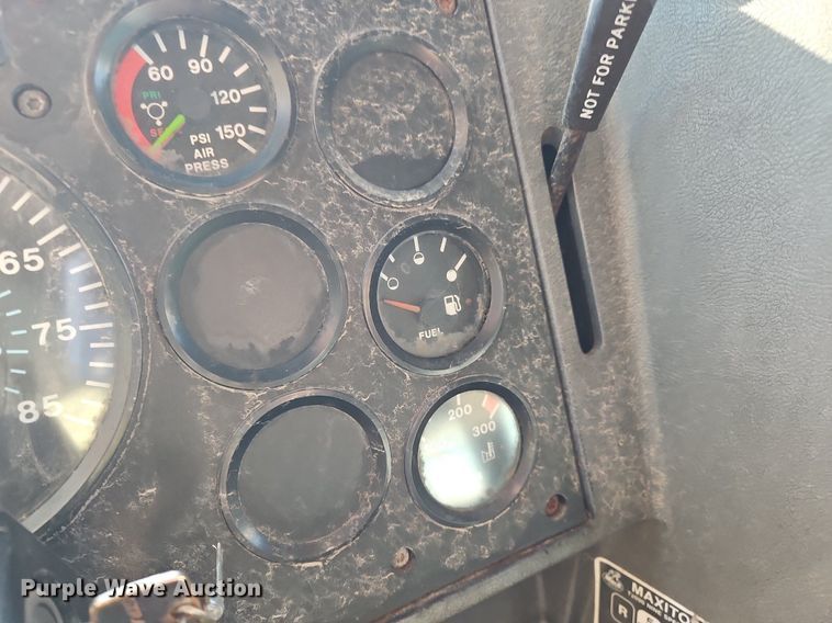image for item NZ9049 1998 Mack CH613  semi truck