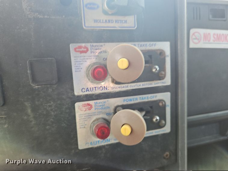 image for item NZ9049 1998 Mack CH613  semi truck