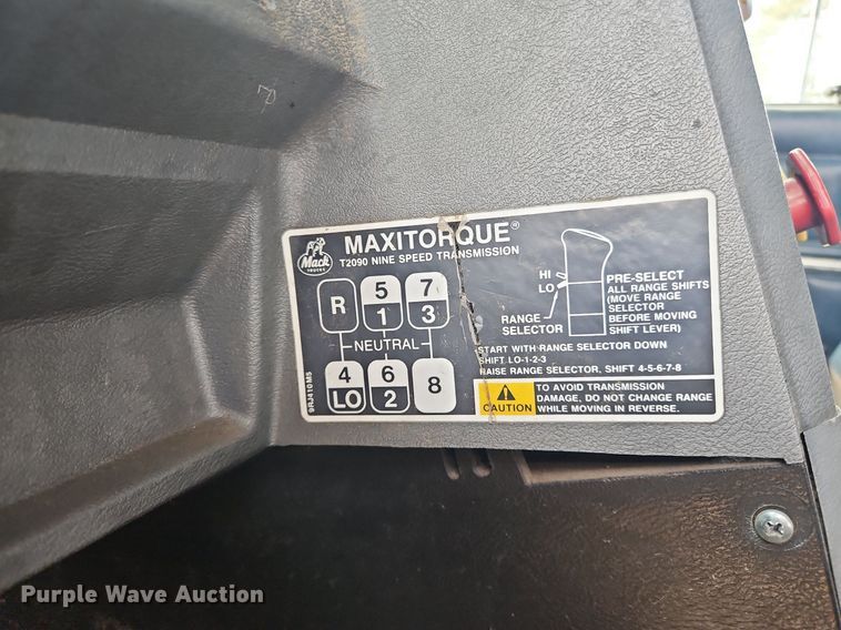 image for item NZ9049 1998 Mack CH613  semi truck