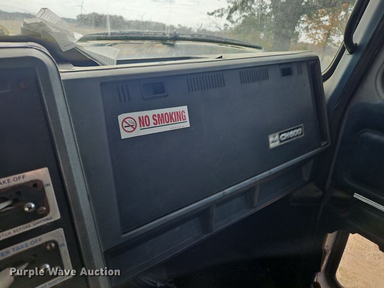 image for item NZ9049 1998 Mack CH613  semi truck