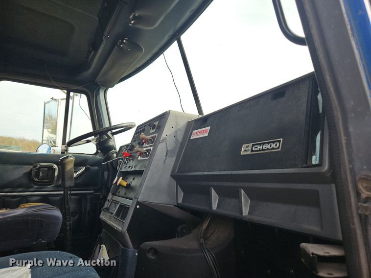image for item NZ9049 1998 Mack CH613  semi truck