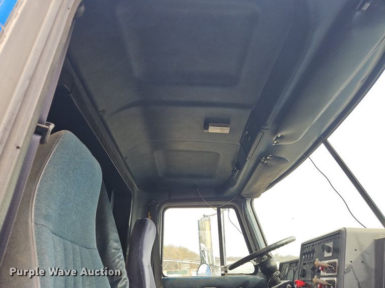 image for item NZ9049 1998 Mack CH613  semi truck