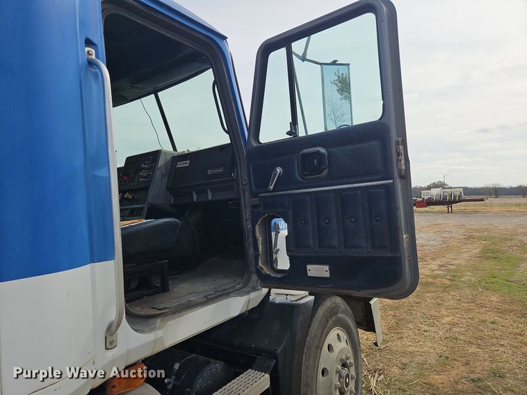 image for item NZ9049 1998 Mack CH613  semi truck
