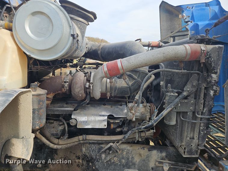 image for item NZ9049 1998 Mack CH613  semi truck