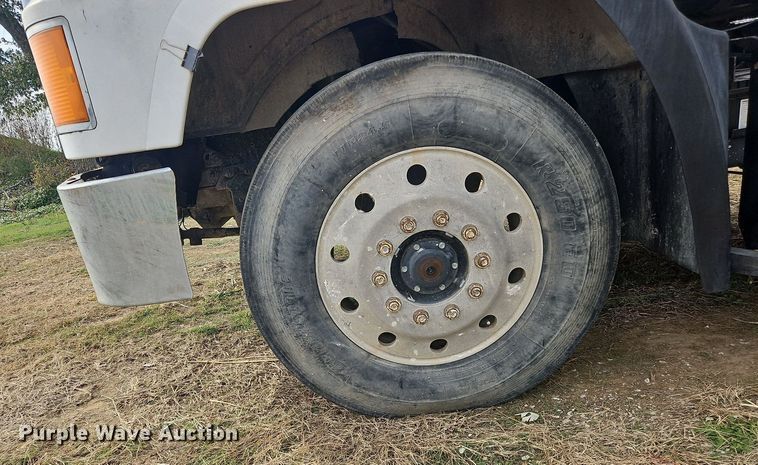 image for item NZ9049 1998 Mack CH613  semi truck