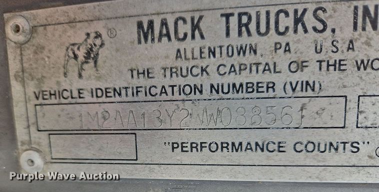 image for item NZ9049 1998 Mack CH613  semi truck