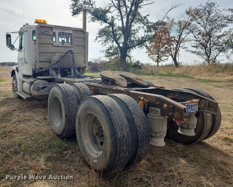 image for item NZ9050 2001 Freightliner FL112  semi truck