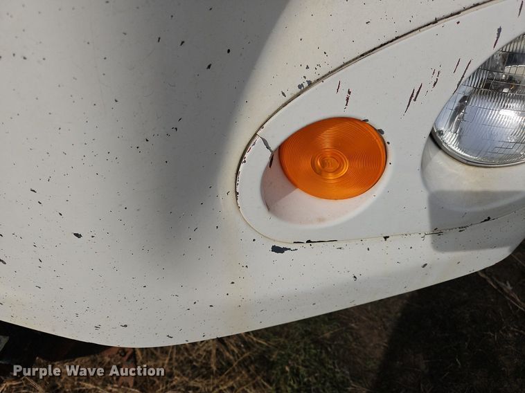 image for item NZ9050 2001 Freightliner FL112  semi truck