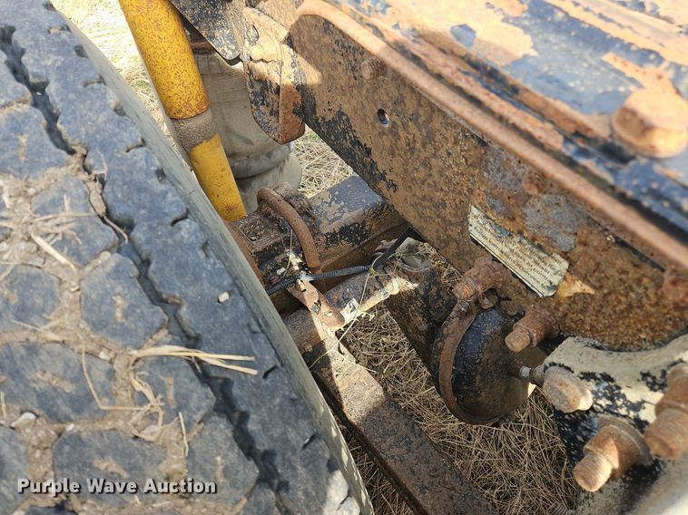 image for item NZ9050 2001 Freightliner FL112  semi truck