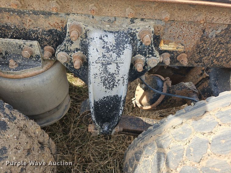 image for item NZ9050 2001 Freightliner FL112  semi truck