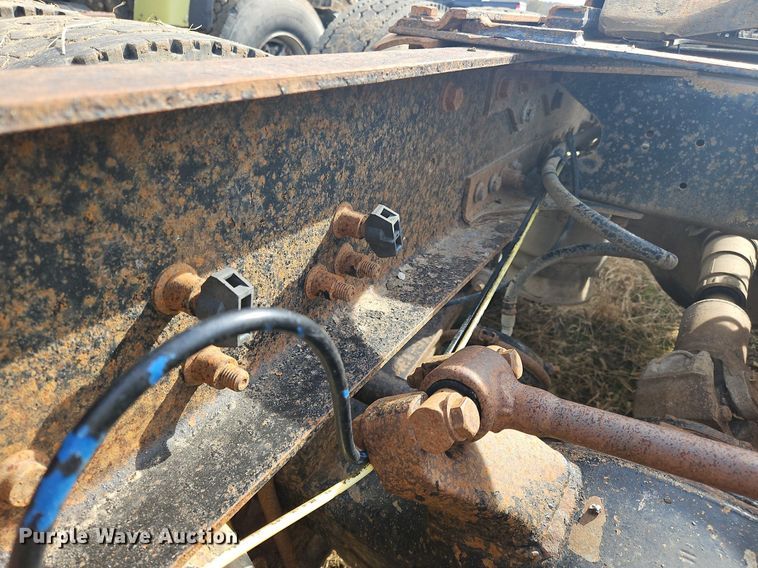 image for item NZ9050 2001 Freightliner FL112  semi truck