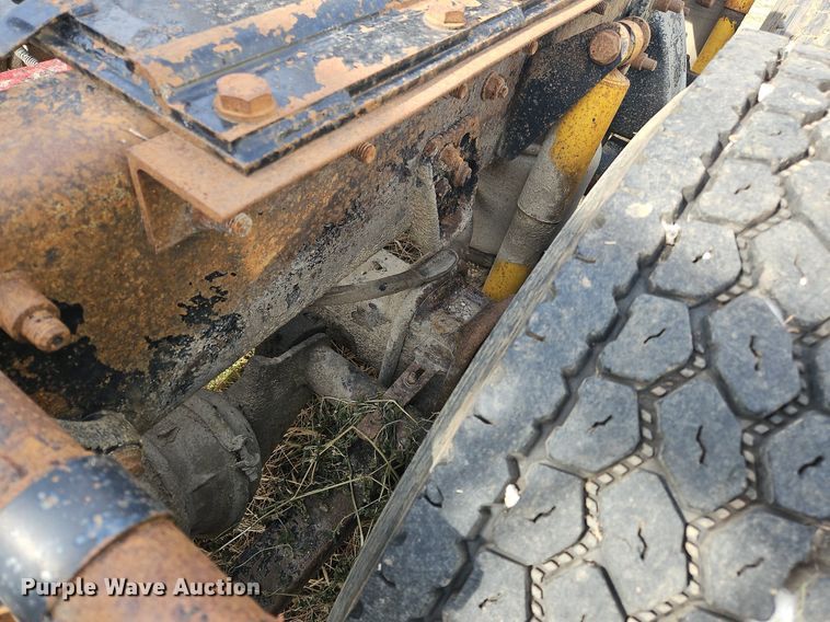 image for item NZ9050 2001 Freightliner FL112  semi truck