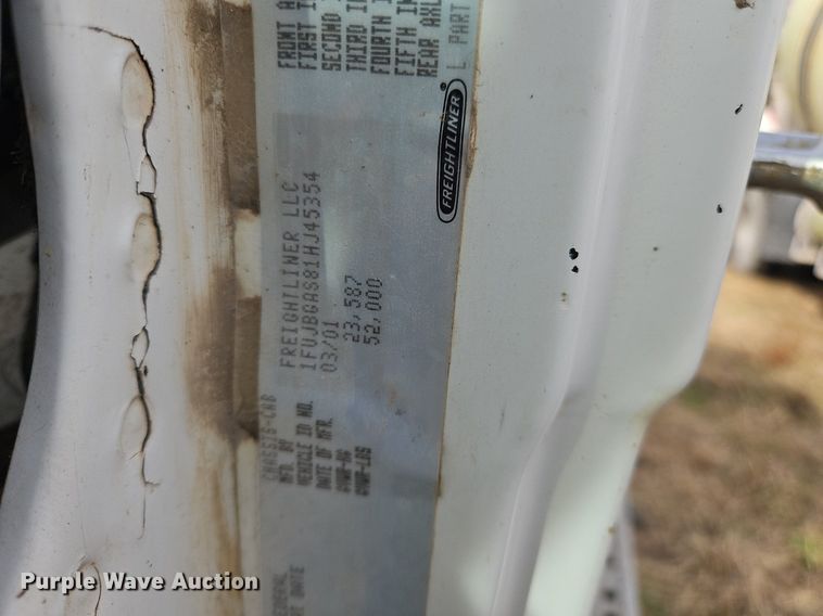 image for item NZ9050 2001 Freightliner FL112  semi truck