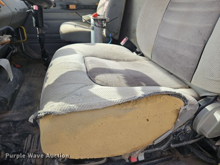 image for item NZ9050 2001 Freightliner FL112  semi truck