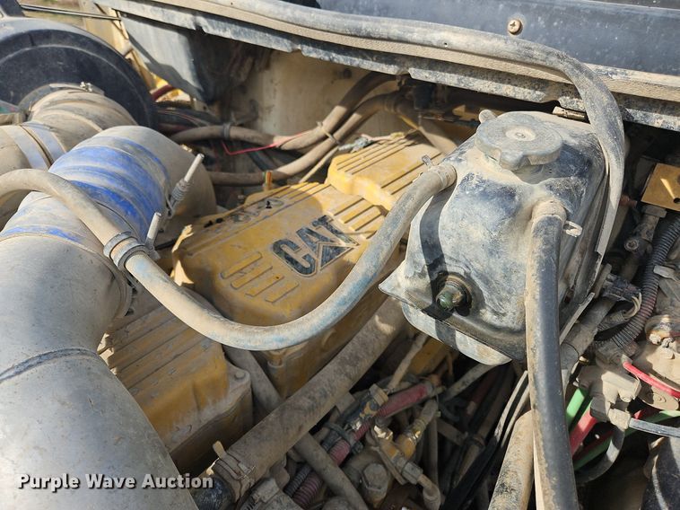 image for item NZ9050 2001 Freightliner FL112  semi truck