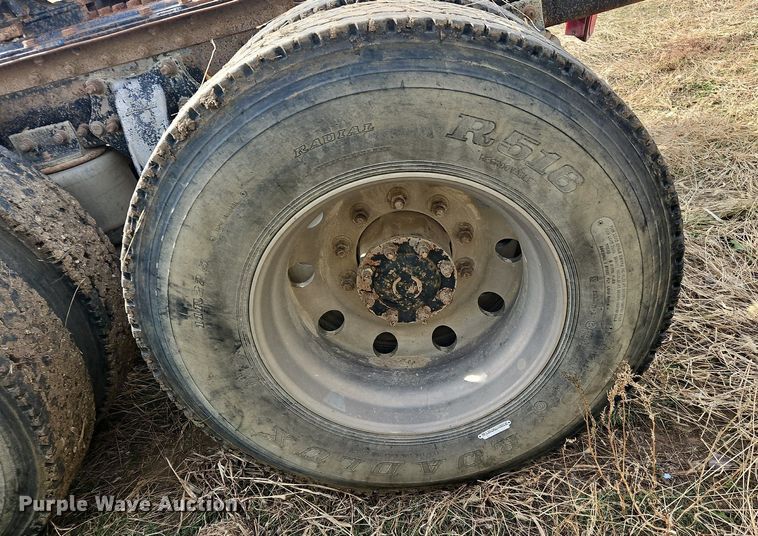 image for item NZ9050 2001 Freightliner FL112  semi truck