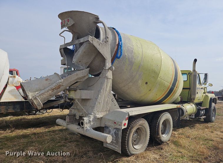 image for item NZ9051 1995 Ford L9000  ready mix truck