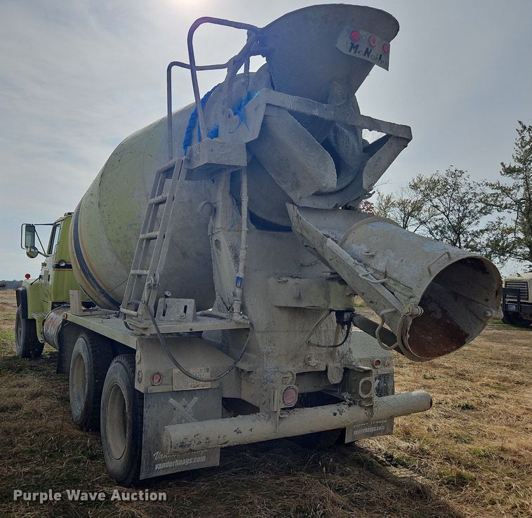 image for item NZ9051 1995 Ford L9000  ready mix truck