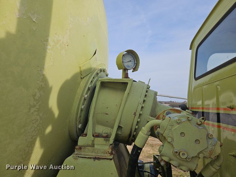 image for item NZ9051 1995 Ford L9000  ready mix truck