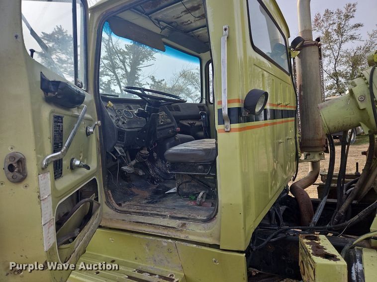 image for item NZ9051 1995 Ford L9000  ready mix truck