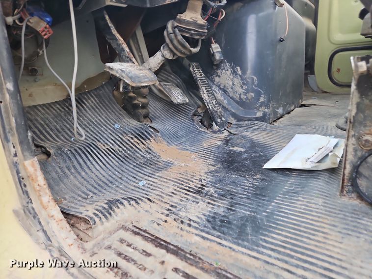 image for item NZ9051 1995 Ford L9000  ready mix truck