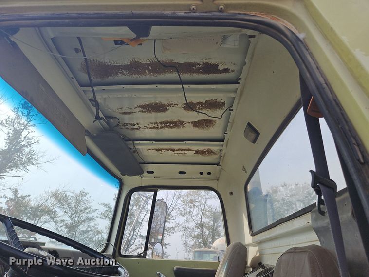 image for item NZ9051 1995 Ford L9000  ready mix truck