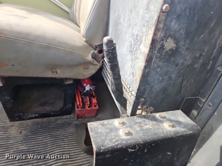 image for item NZ9051 1995 Ford L9000  ready mix truck