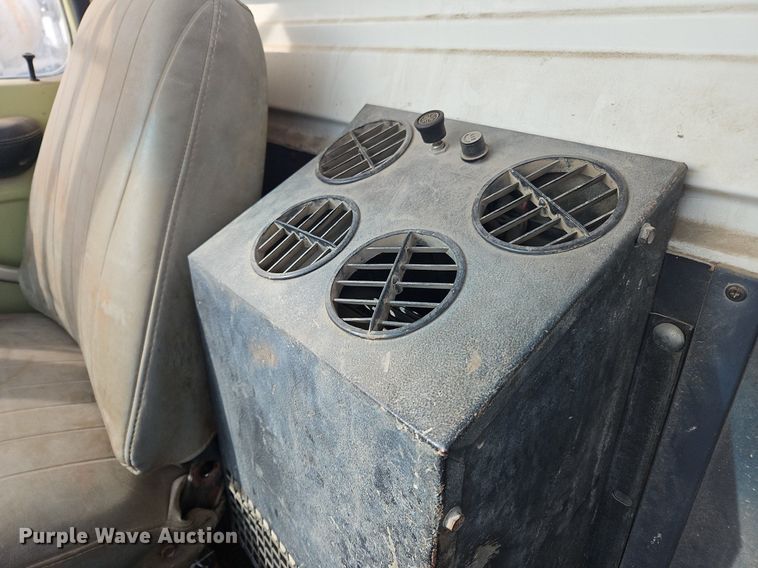 image for item NZ9051 1995 Ford L9000  ready mix truck