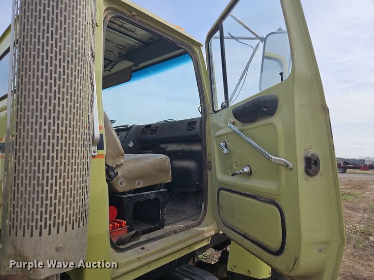 image for item NZ9051 1995 Ford L9000  ready mix truck