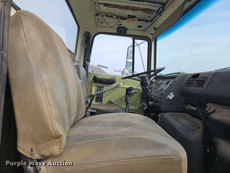 image for item NZ9051 1995 Ford L9000  ready mix truck