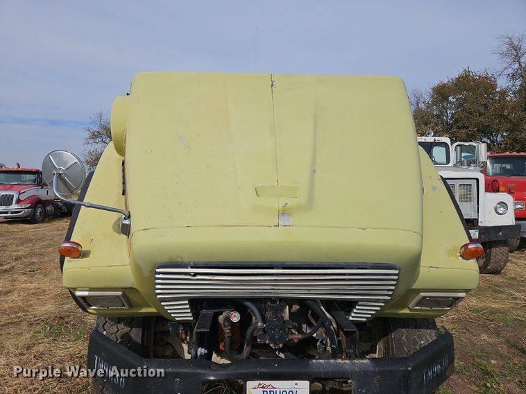 image for item NZ9051 1995 Ford L9000  ready mix truck