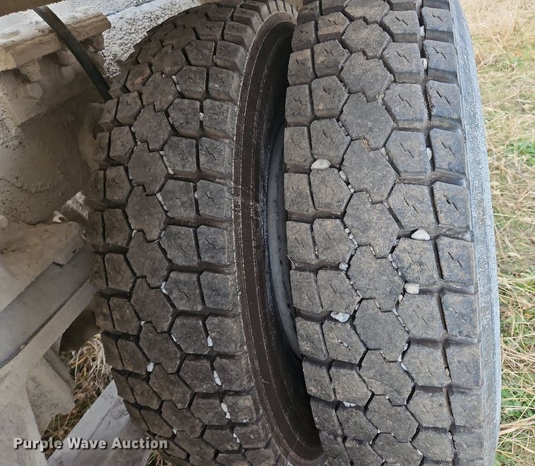 image for item NZ9051 1995 Ford L9000  ready mix truck